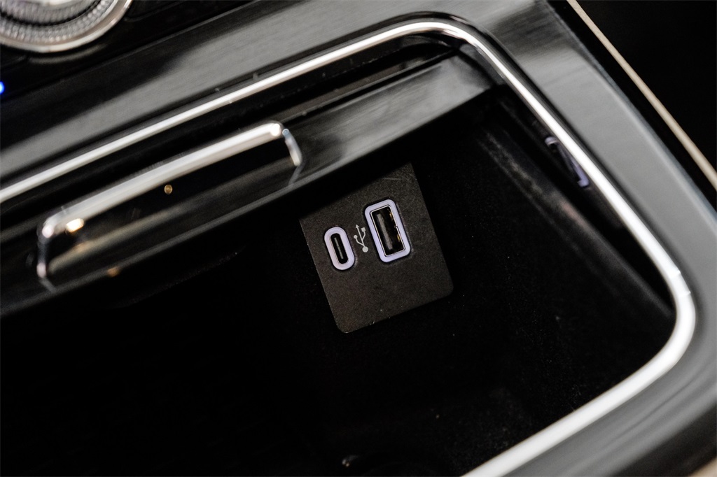 Vehicle image 31 of 62