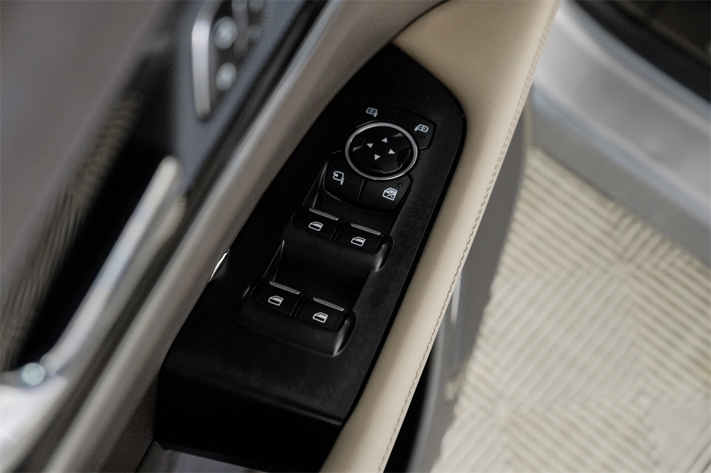 Vehicle image 48 of 62