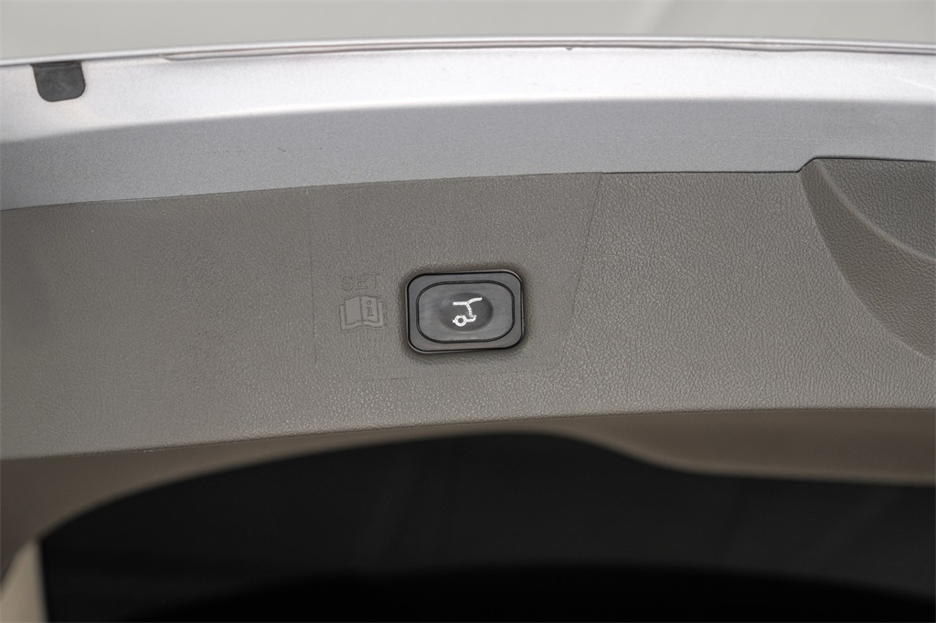 Vehicle image 57 of 62