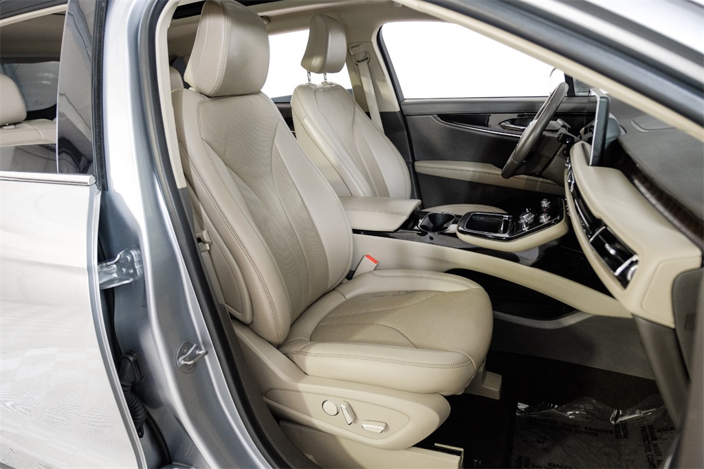 Vehicle image 39 of 62