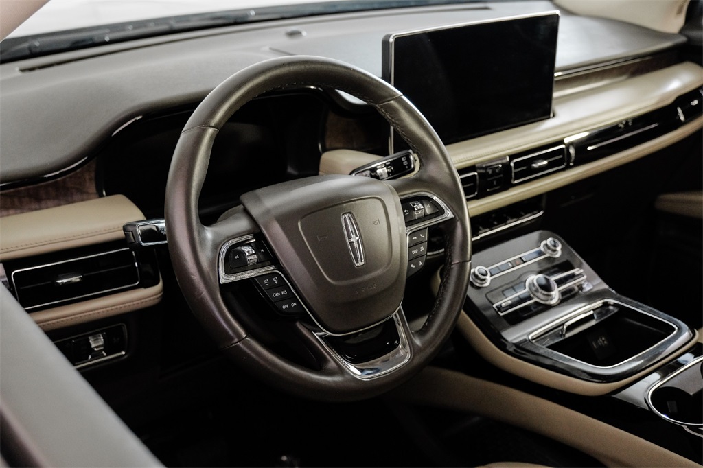 Vehicle image 17 of 62