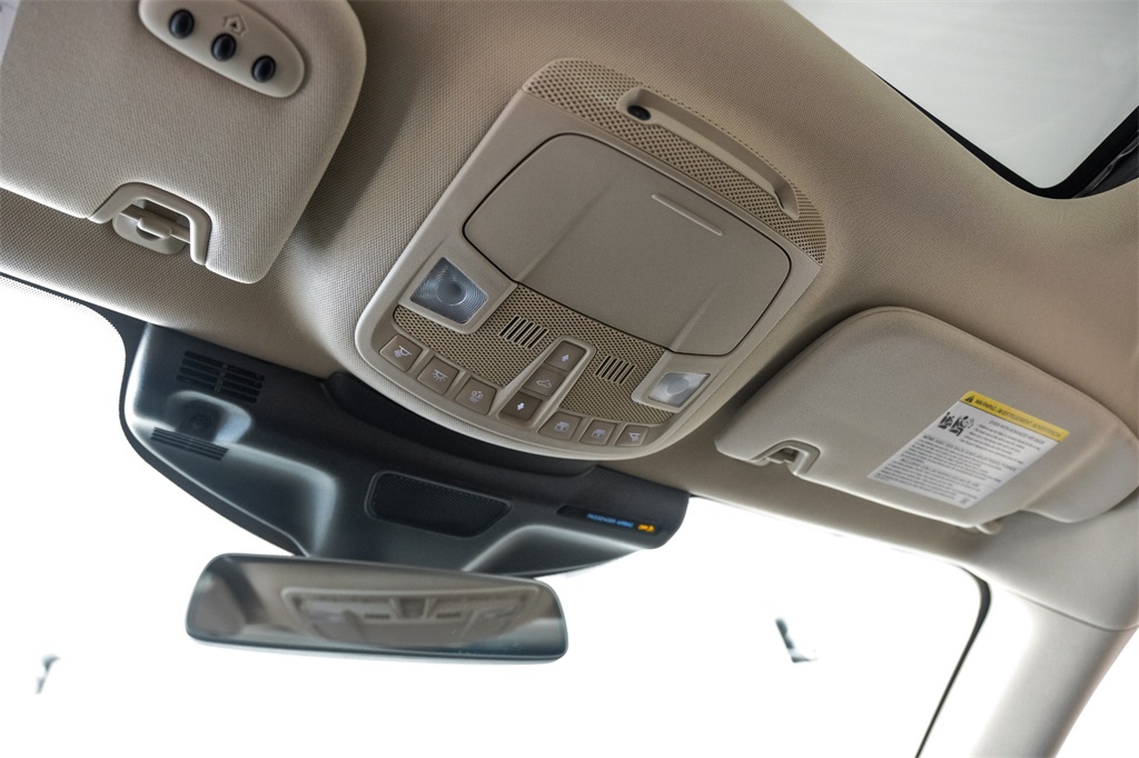 Vehicle image 34 of 62