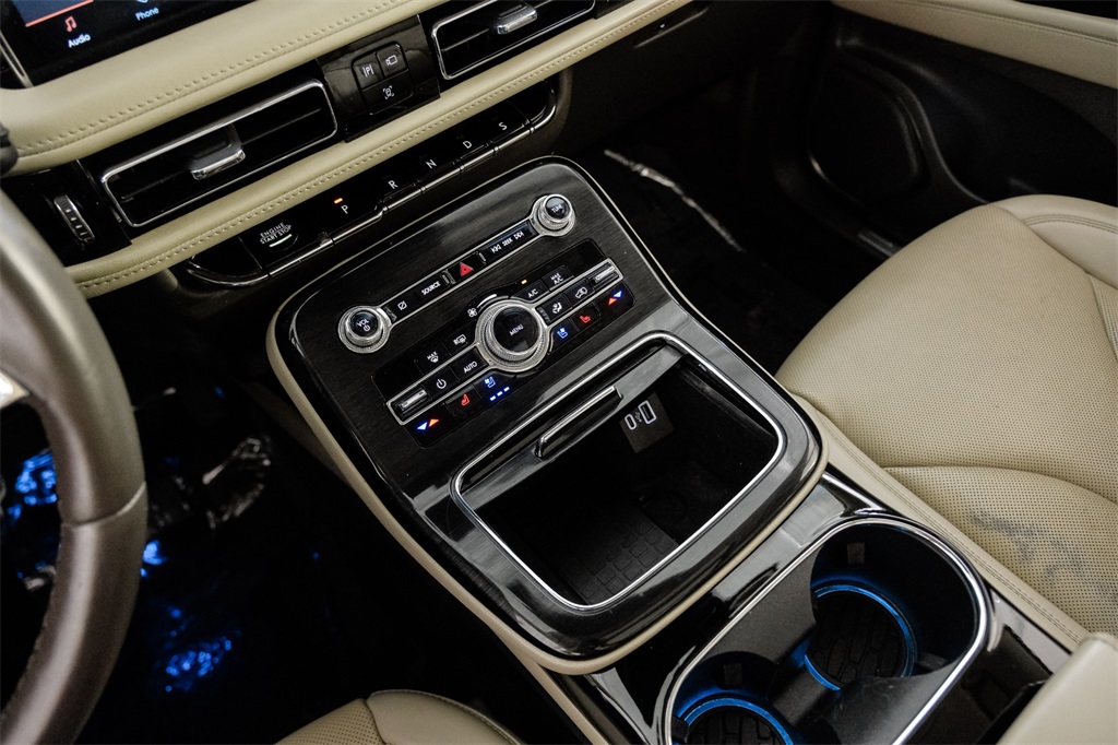 Vehicle image 28 of 62