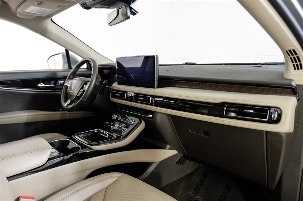 Vehicle image 14 of 62