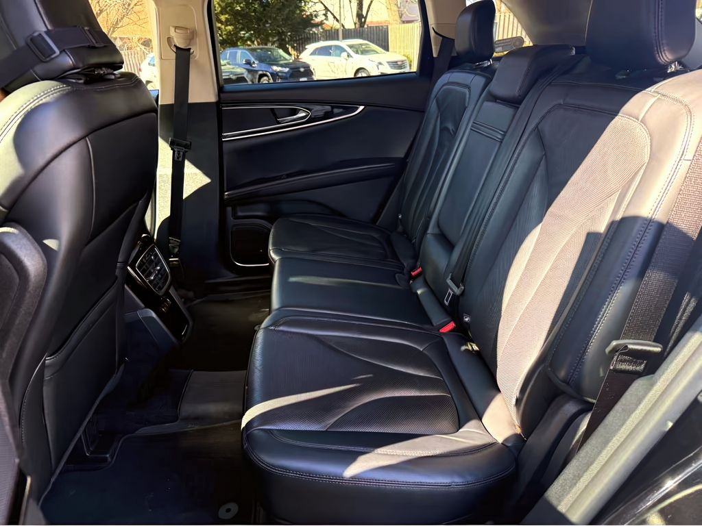 Vehicle image 10 of 20
