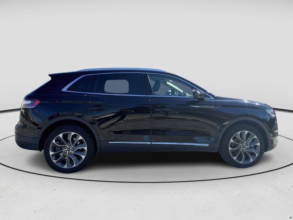 Vehicle image 4 of 20