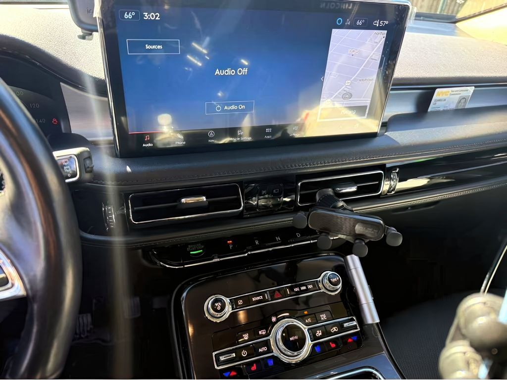 Vehicle image 18 of 20