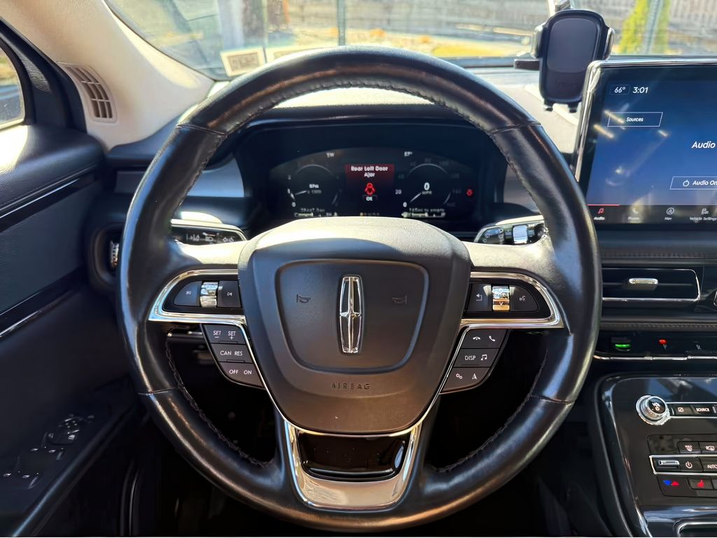 Vehicle image 13 of 20