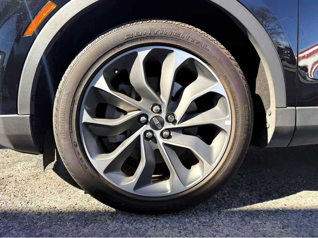 Vehicle image 9 of 20
