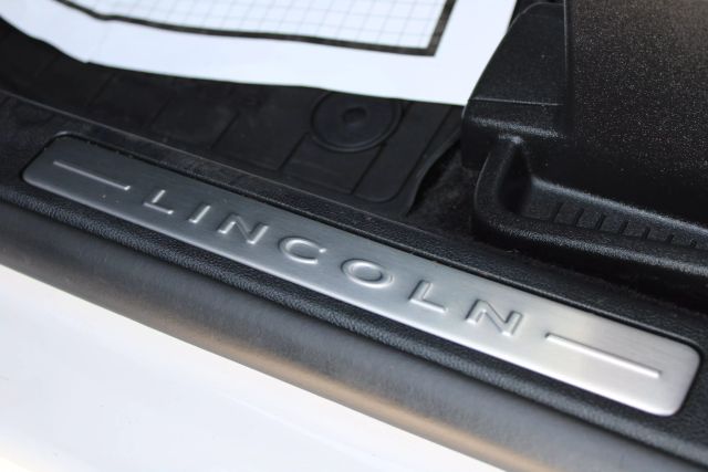 Vehicle image 10 of 39