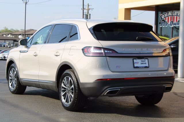 Vehicle image 6 of 39