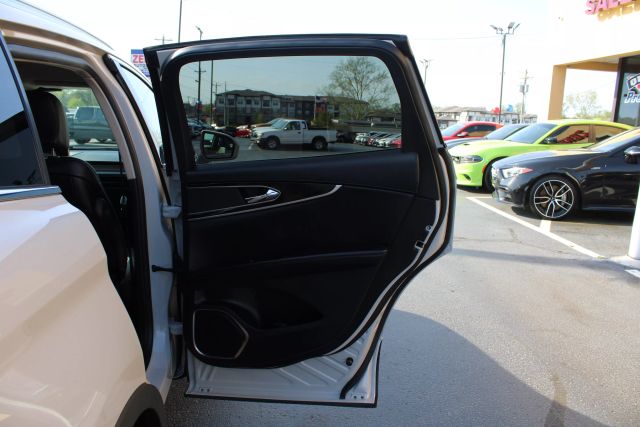Vehicle image 26 of 39