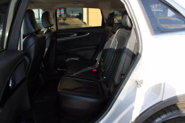 Vehicle image 25 of 39