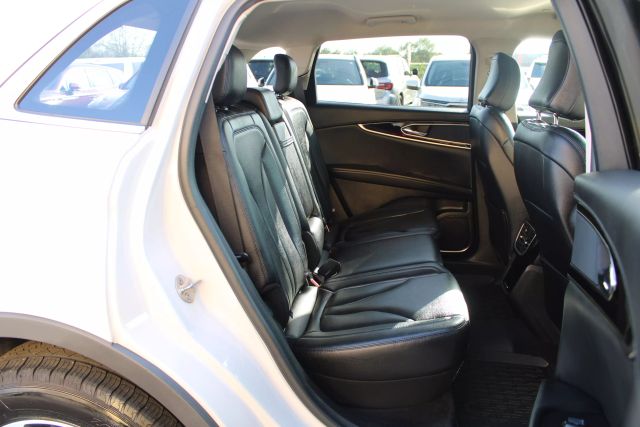 Vehicle image 27 of 39