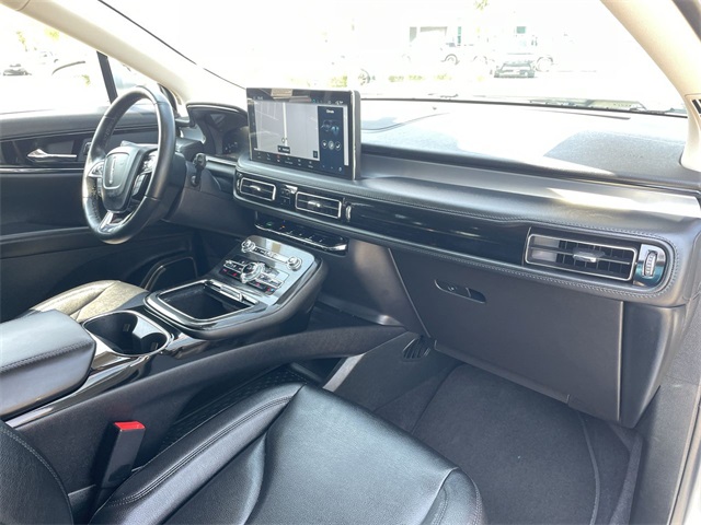 Vehicle image 20 of 35