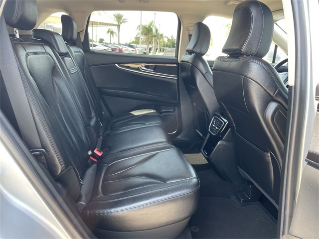 Vehicle image 14 of 35