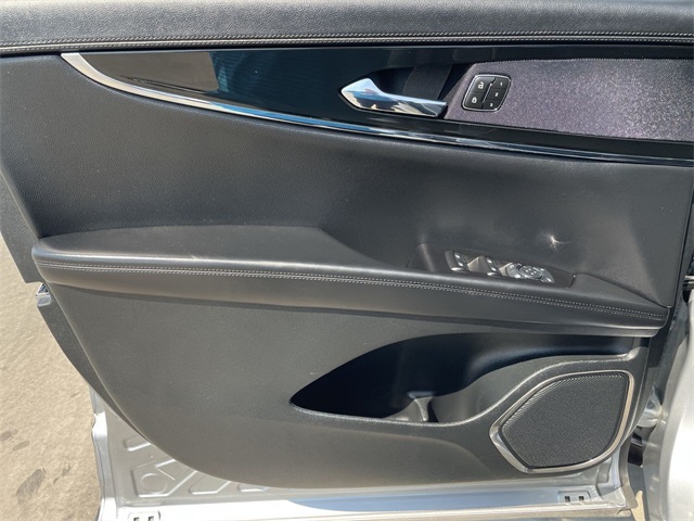 Vehicle image 26 of 35