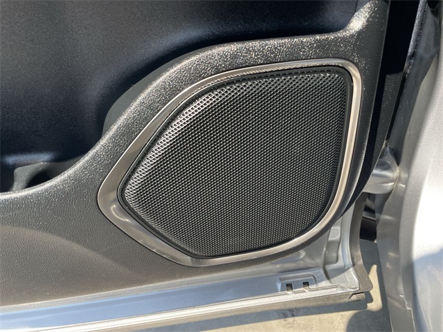 Vehicle image 27 of 35