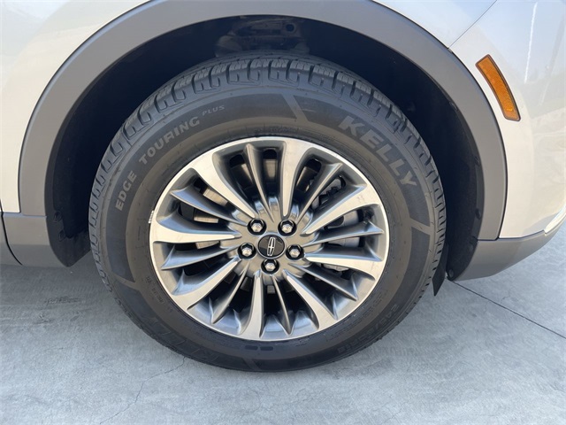 Vehicle image 11 of 35