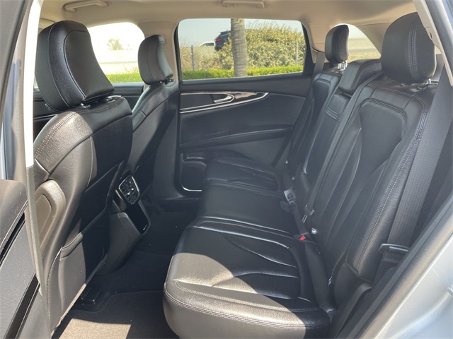 Vehicle image 17 of 35