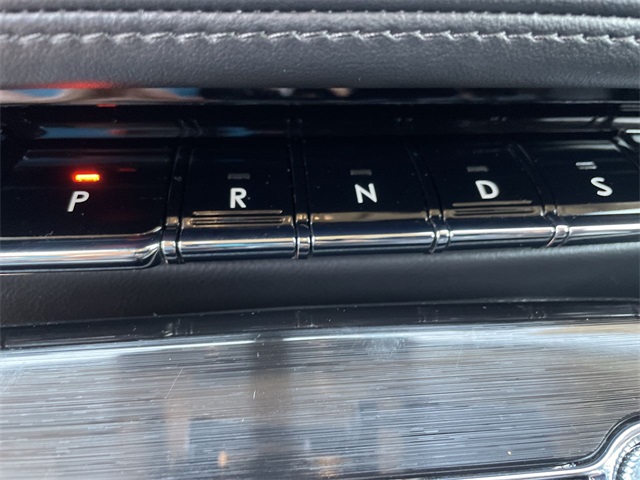 Vehicle image 13 of 35