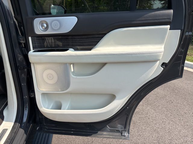 2023 Lincoln Navigator Black Label Image 14 of 15