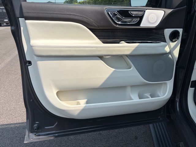 2023 Lincoln Navigator Black Label Image 12 of 15
