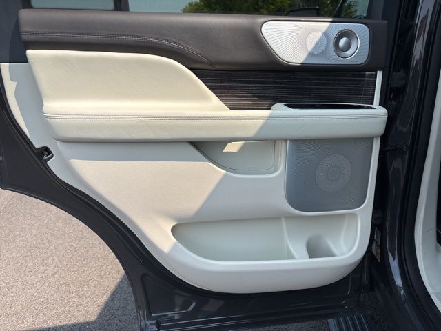 2023 Lincoln Navigator Black Label Image 13 of 15