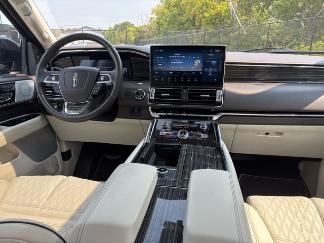 2023 Lincoln Navigator Black Label Image 9 of 15