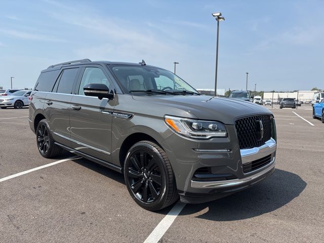 2023 Lincoln Navigator Black Label Image 2 of 15