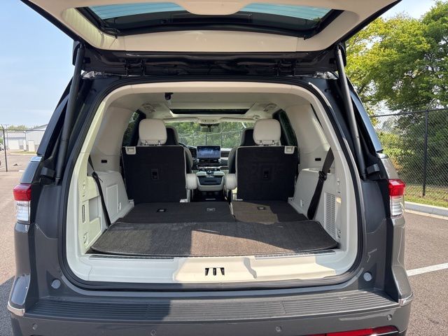 2023 Lincoln Navigator Black Label Image 8 of 15