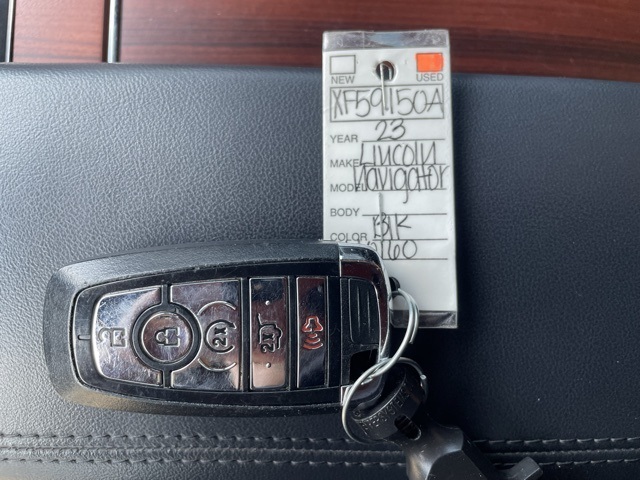 Vehicle image 17 of 24