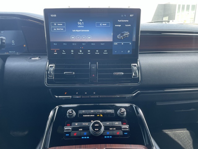 Vehicle image 16 of 24