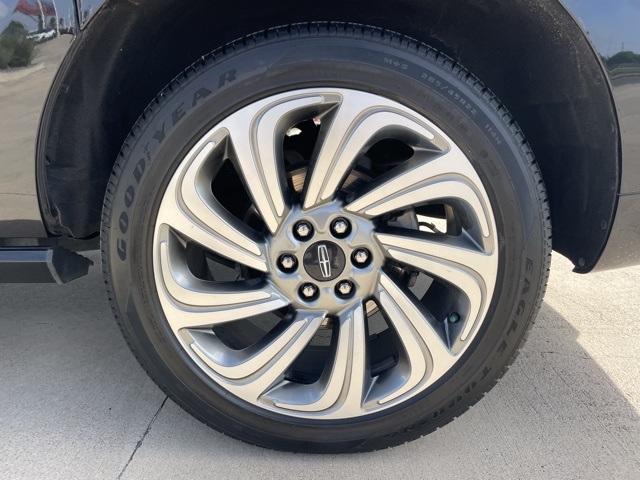 Vehicle image 6 of 24