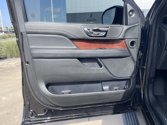 Vehicle image 21 of 24
