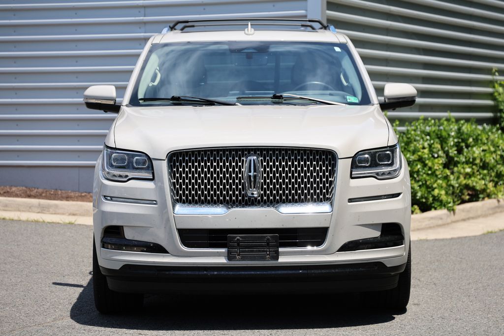 2023 Lincoln Navigator Reserve Image 2 of 19