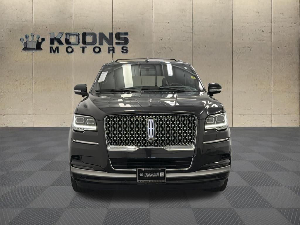 2023 Lincoln Navigator Reserve Image 2 of 34