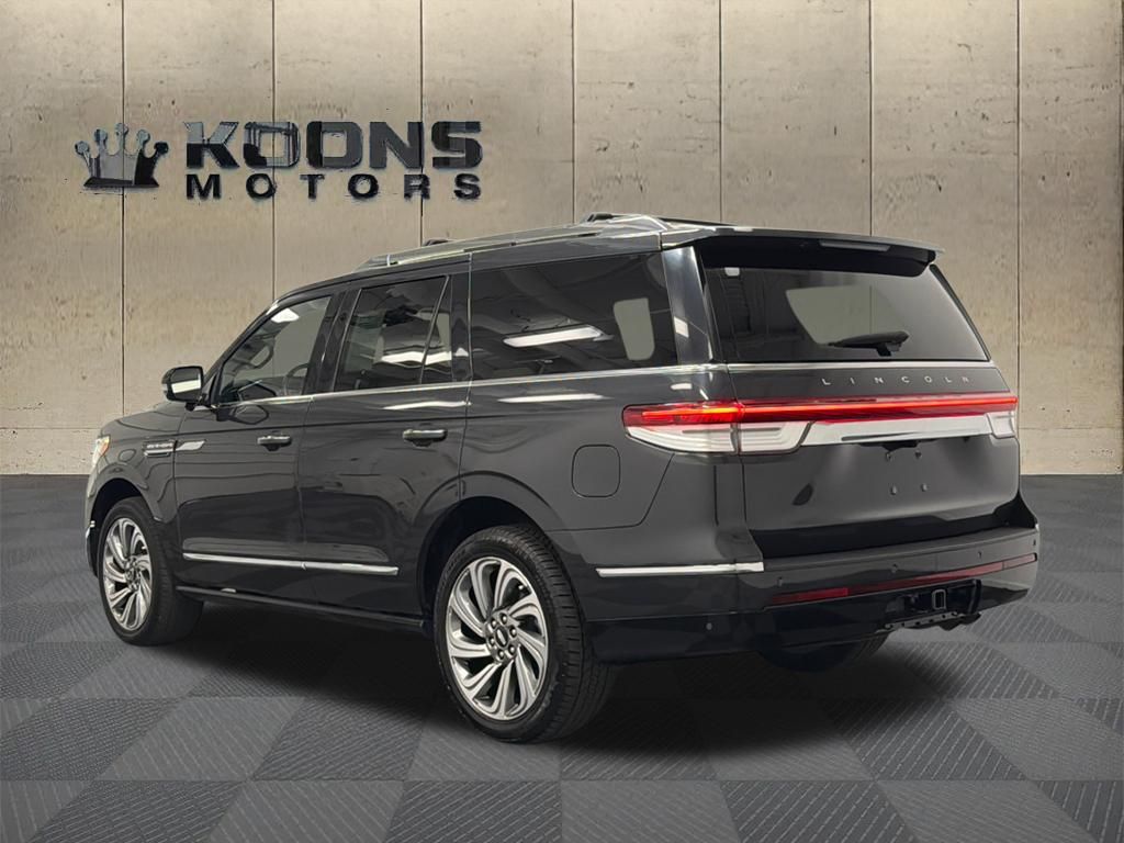 2023 Lincoln Navigator Reserve Image 3 of 34