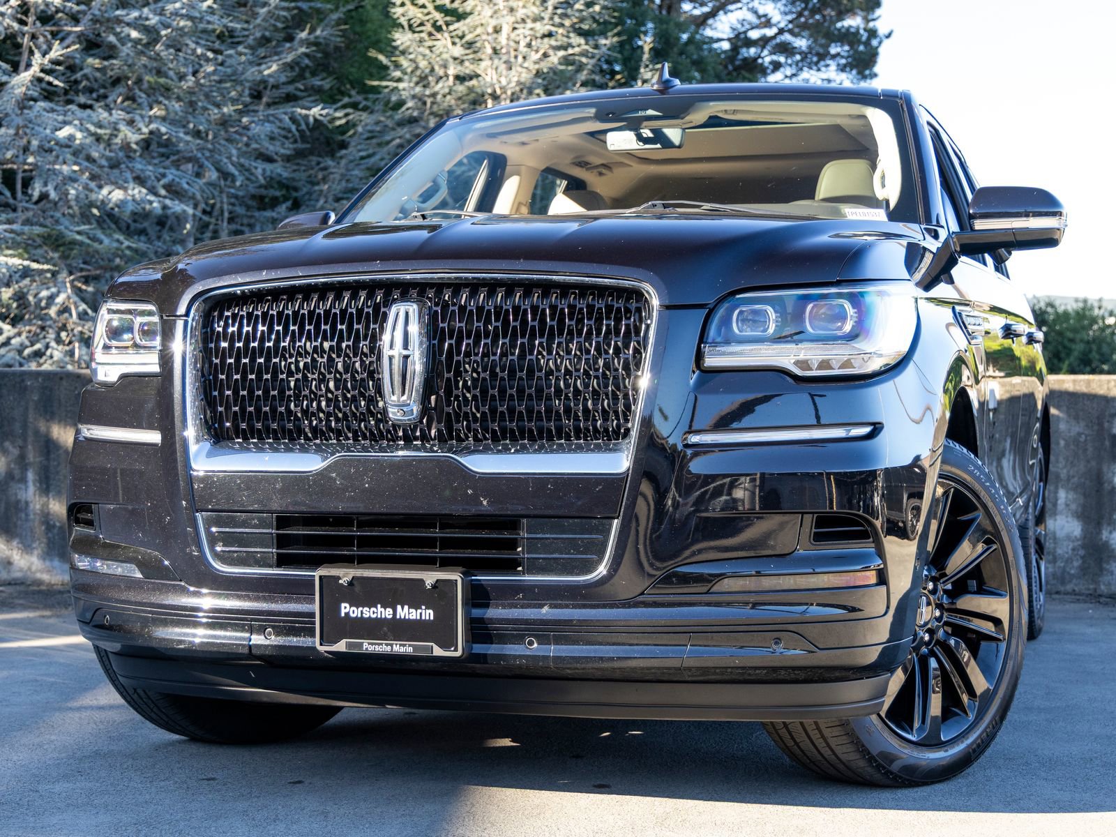 2023 Lincoln Navigator Reserve Image 2 of 63