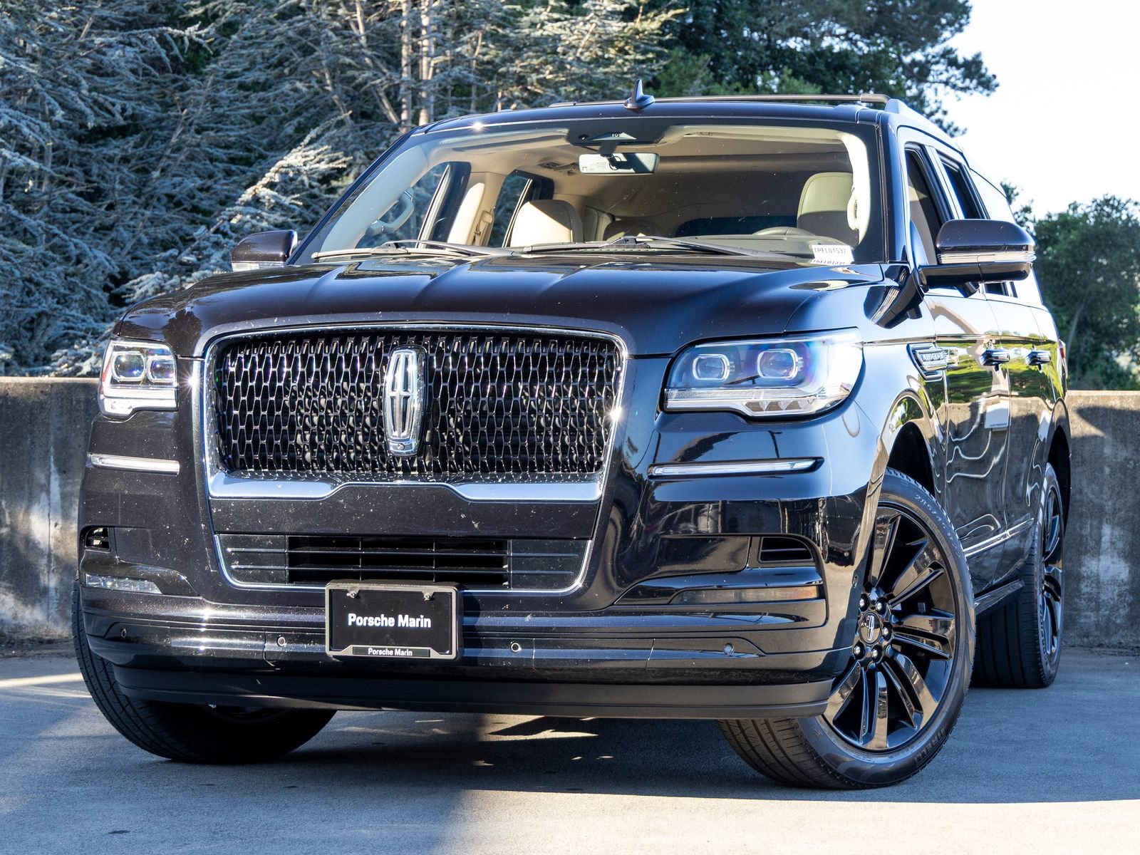 2023 Lincoln Navigator Reserve Image 1 of 63