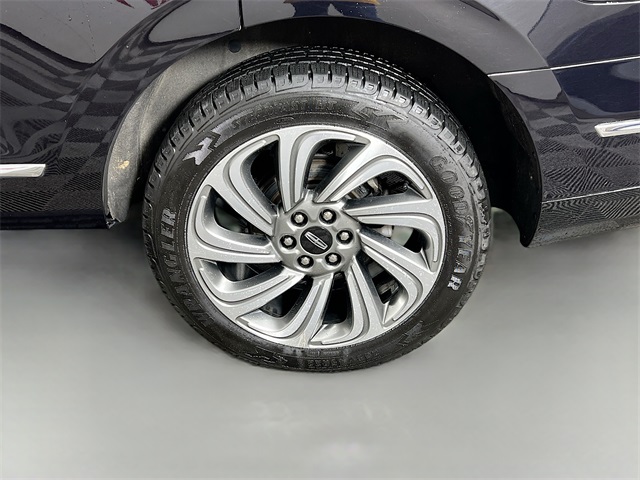 Vehicle image 38 of 40