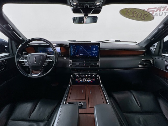 Vehicle image 25 of 40