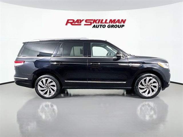 Vehicle image 4 of 40