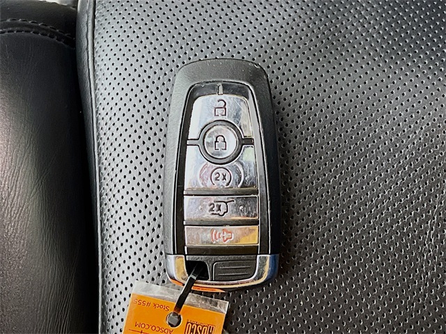 Vehicle image 33 of 40