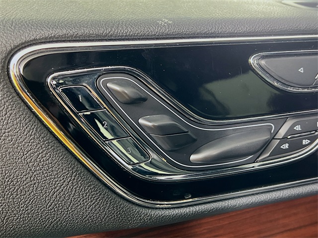 Vehicle image 11 of 40