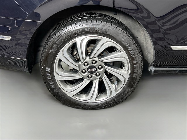 Vehicle image 39 of 40
