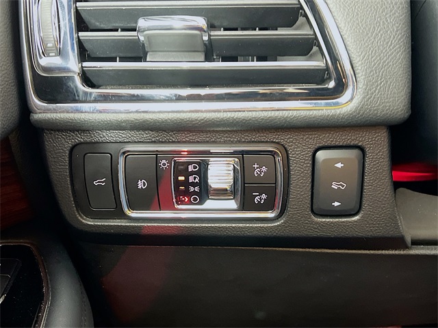 Vehicle image 35 of 40