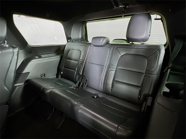 Vehicle image 36 of 40
