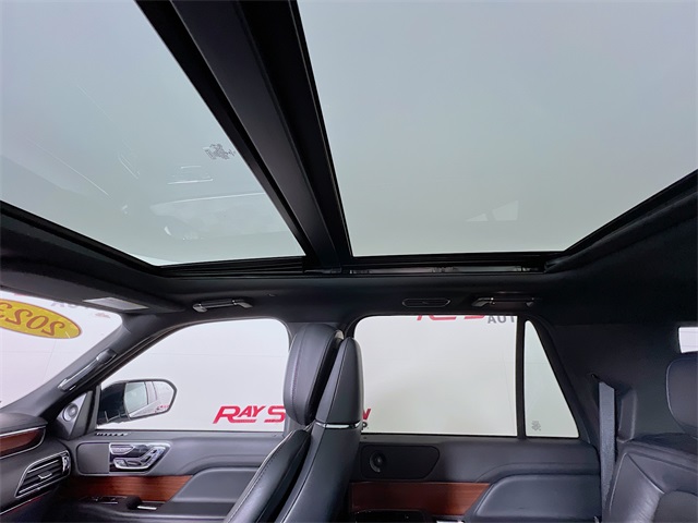 Vehicle image 26 of 40