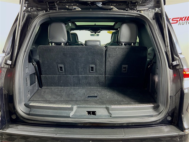 Vehicle image 28 of 40